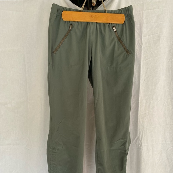 Athleta Relaxed Fit Capris - Picture 6 of 9